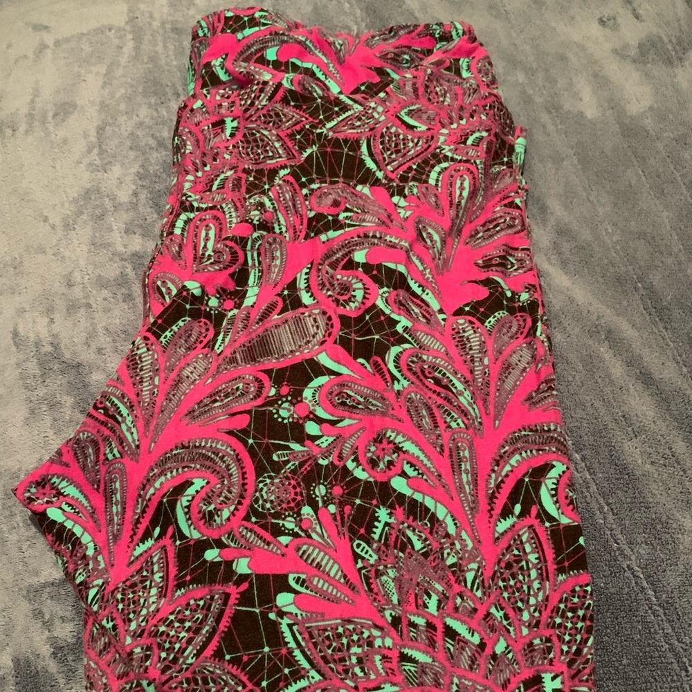 Tall and Curvy lacy pattern leggings